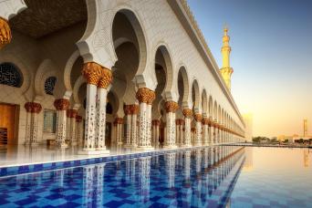 Dubai: Abu Dhabi City Tour with Mosque & Louvre Museum Tour