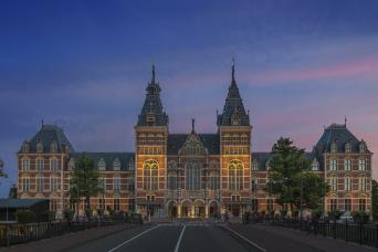 Gray Line Canal Cruise with snackbox & Rijksmuseum
